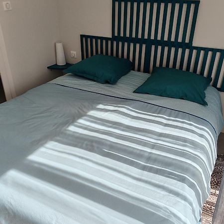 La Revetizon Bed & Breakfast Saint-Pierre-d'Amilly Bagian luar foto